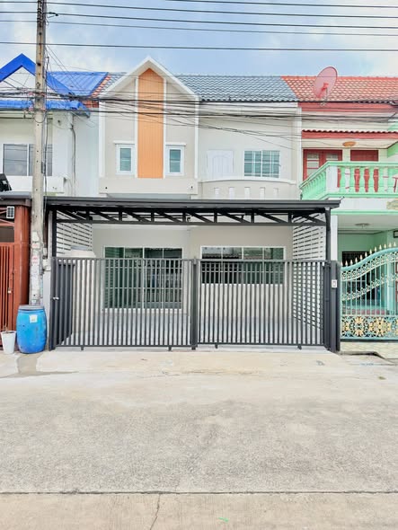 หมู่บ้านคัทลียา (เมนรอง)