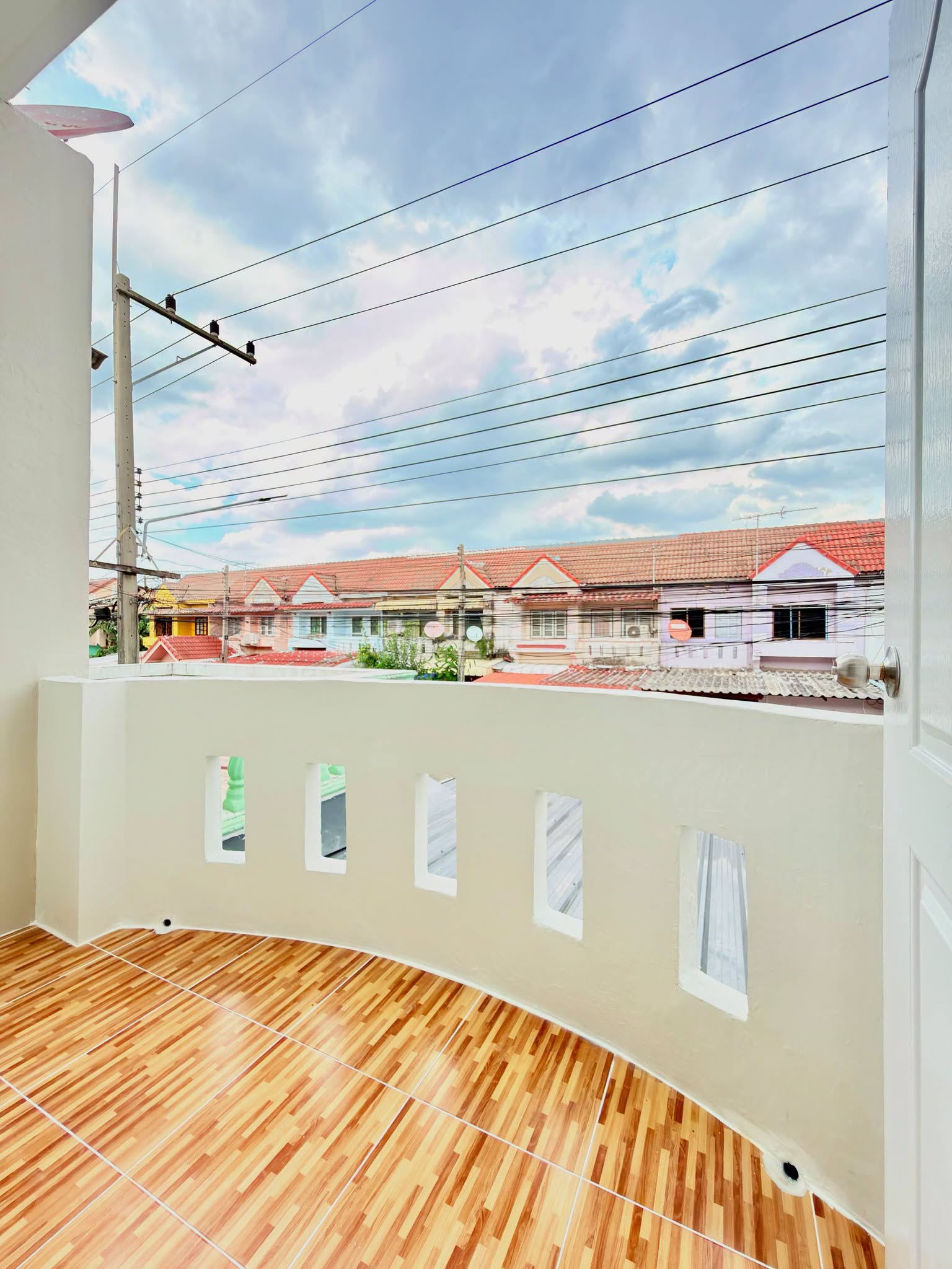 หมู่บ้านคัทลียา (เมนรอง)