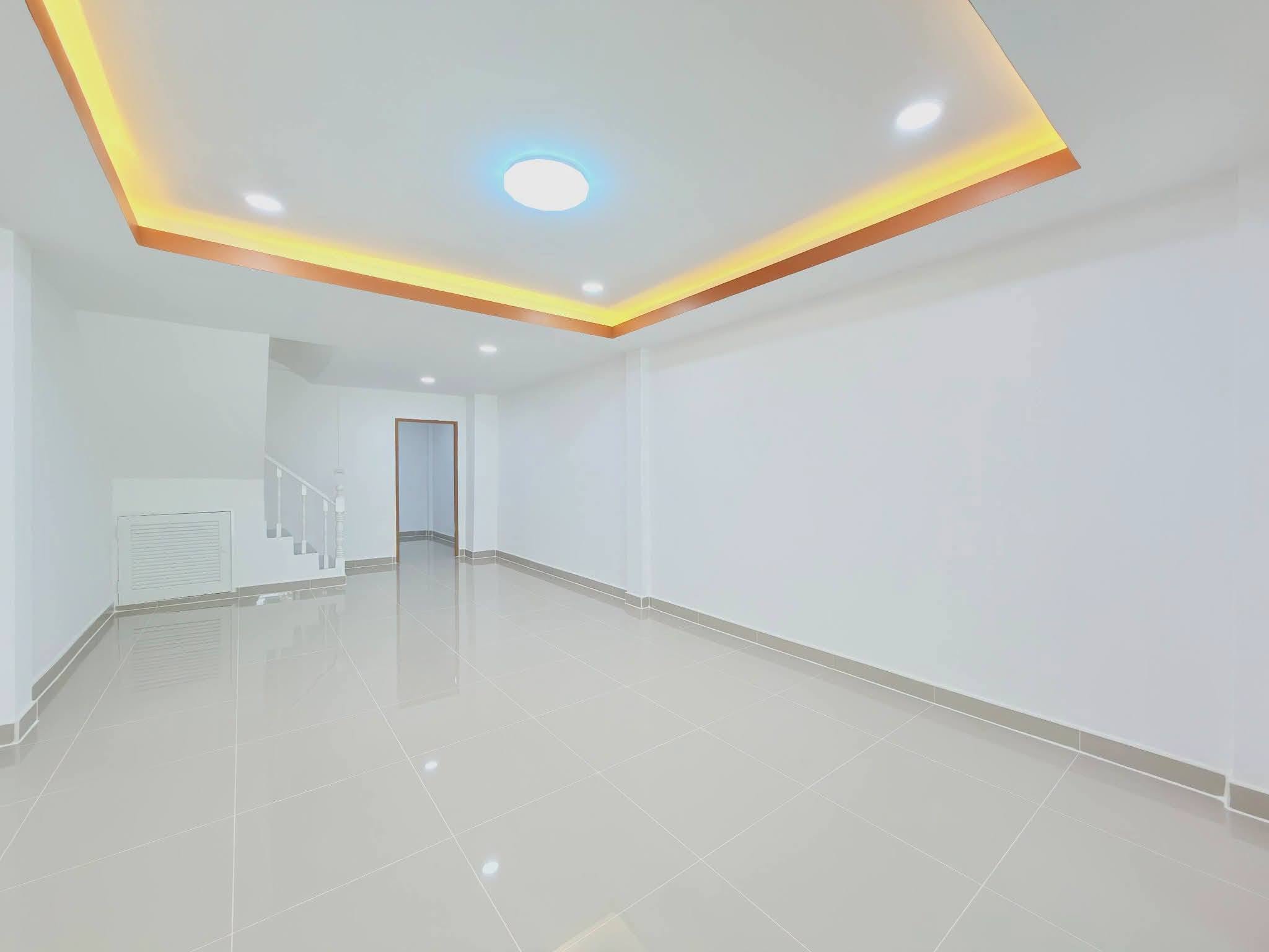หมู่บ้านแพรมาพร ซ.44