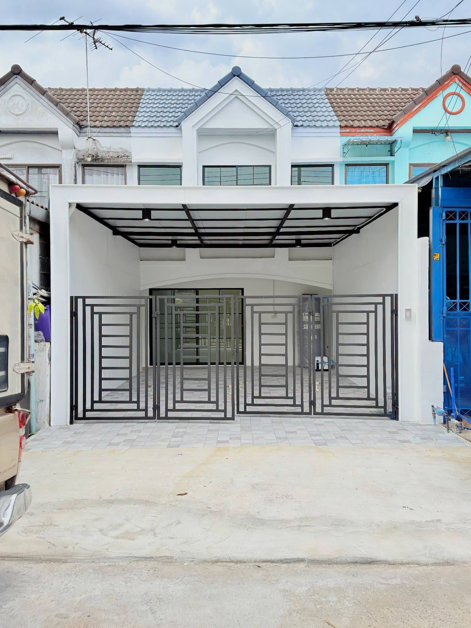 หมู่บ้านรุ่งเรืองเฮ้าส์1 (ถนนเมน)